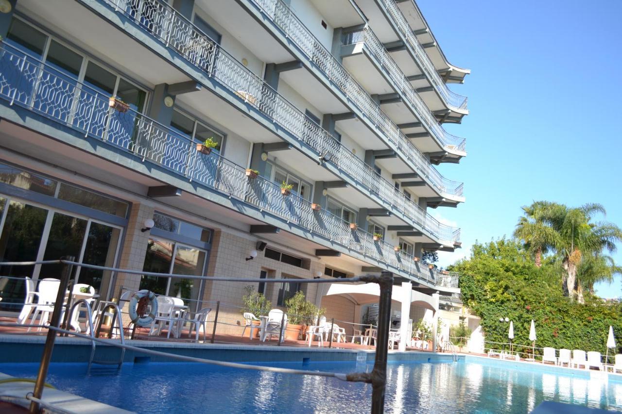 Wave Hotel Ачиреале Екстер'єр фото
